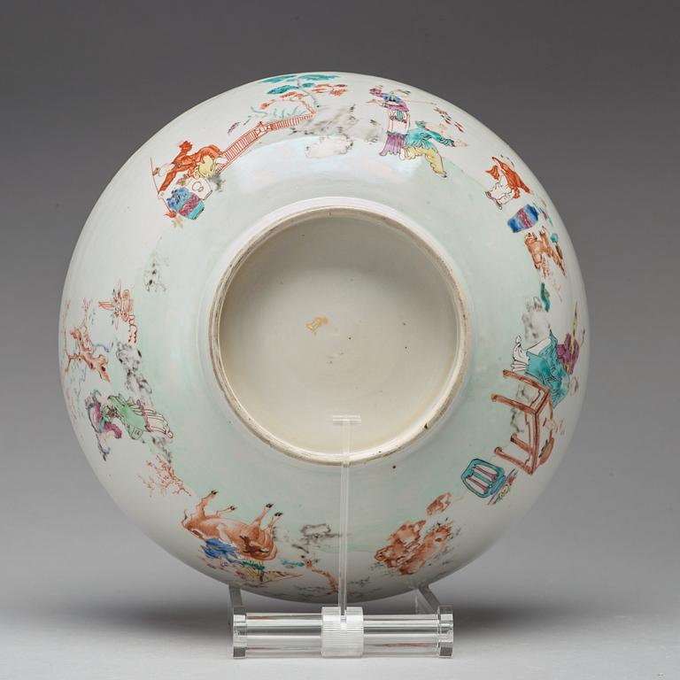 A famille rose punch bowl, Qing dynasty, Qianlong (1736-95).
