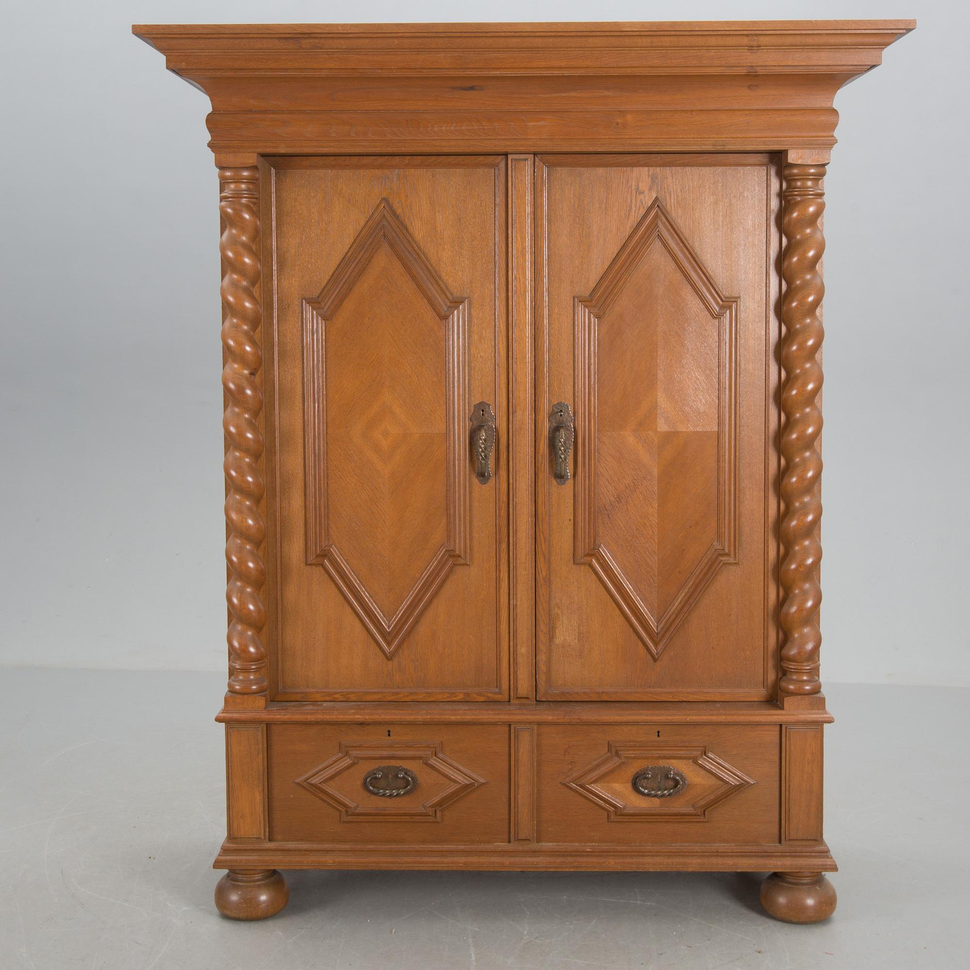 SALSSKÅP, barockstil, 1900-talets början.