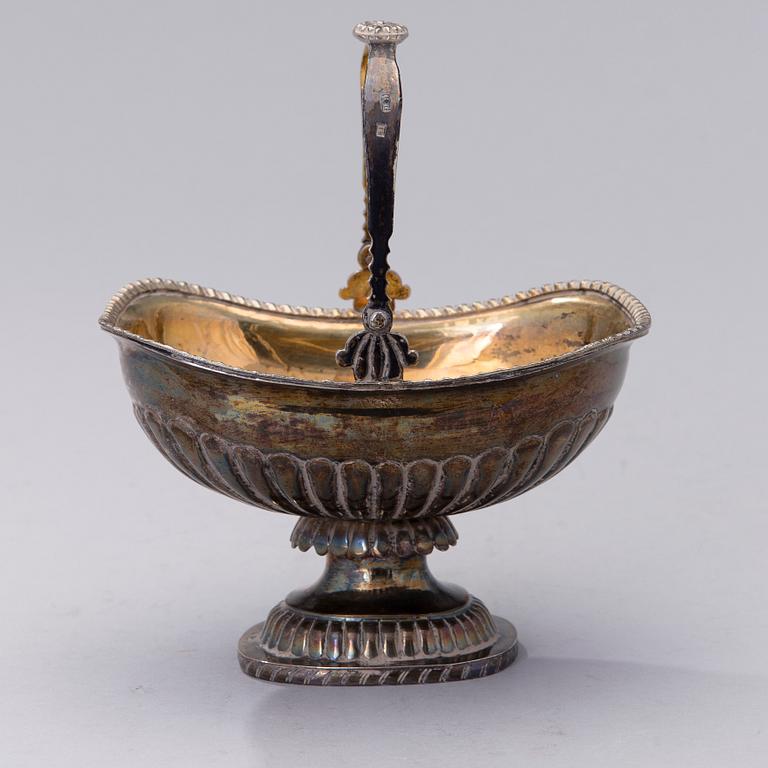 BONBONJÄR, silver, kontrollmästarstämpel Michail Michailovich Kaprinski, Moskva 1822. Vikt 300 g.