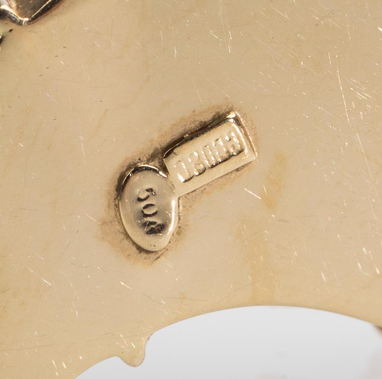 HÄNGE, 18 K guld med korall samt diamanter. Stämplad. Vikt ca 17 g.