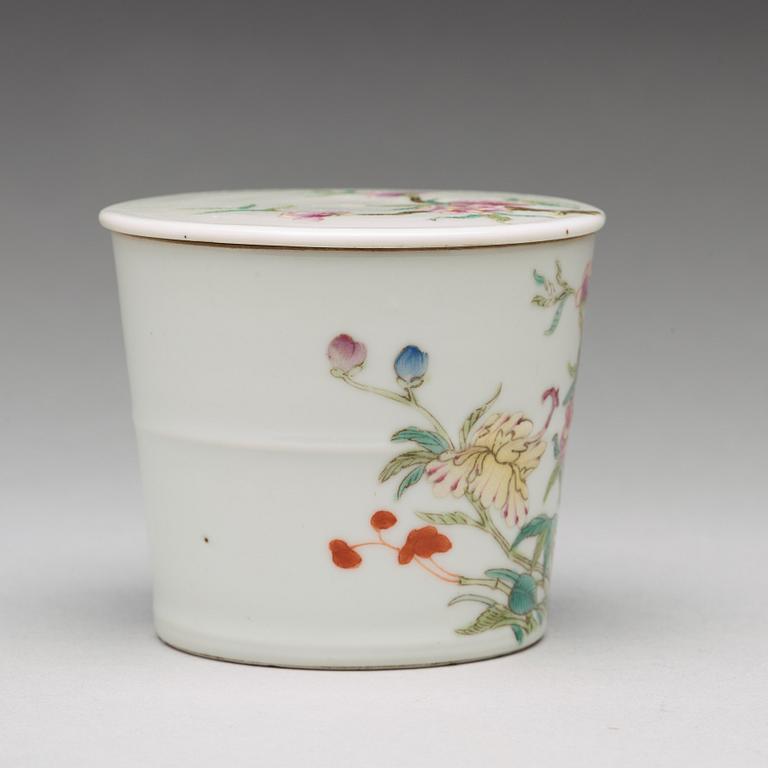 A famille rose jar with cover, Qing dynasty, Guangxu mark and period (1875-1908).