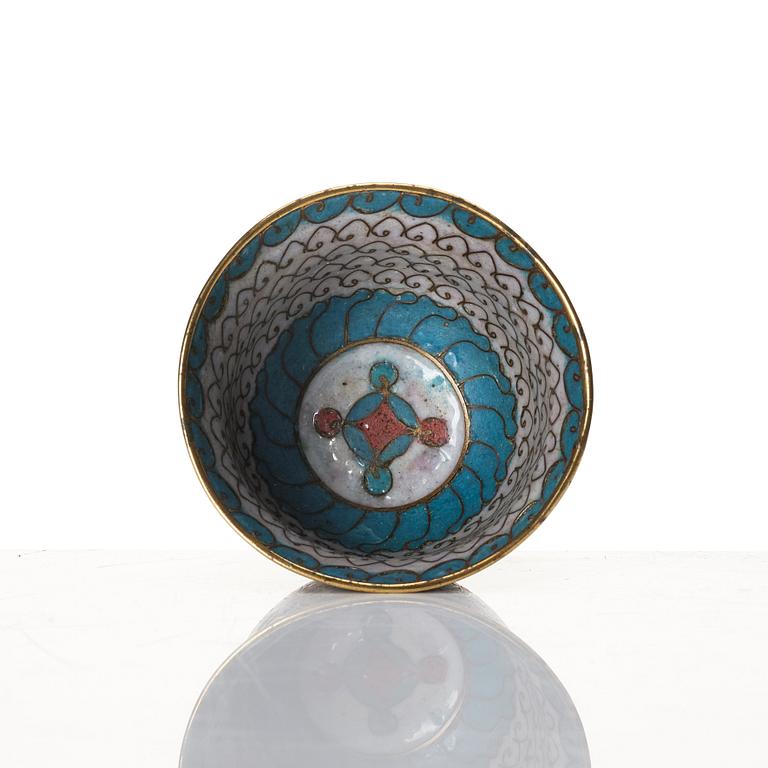 Kopp samt fat, cloisonné. Ming dynastin (1368-1644).