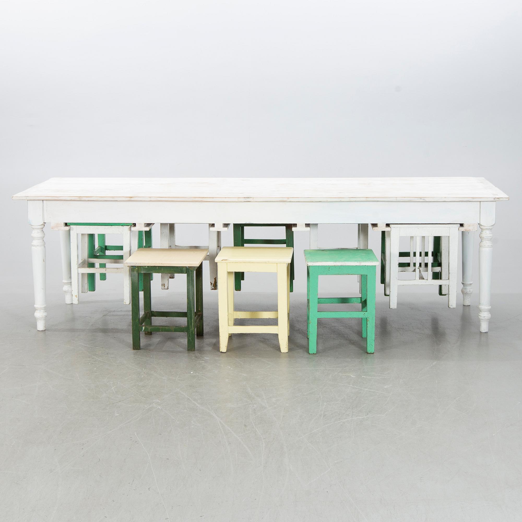 BORD MED PALLAR, modern tillverkning.