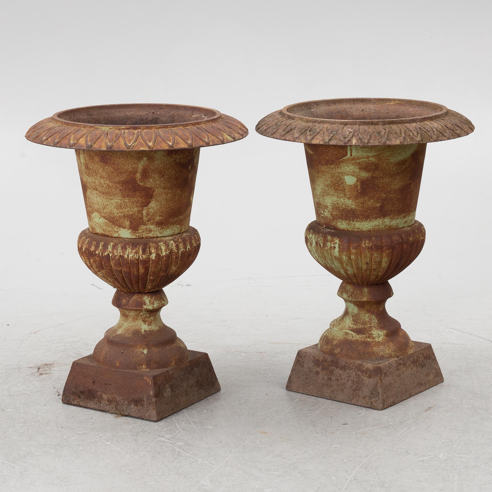 Garden urns, a pair, 20th century.