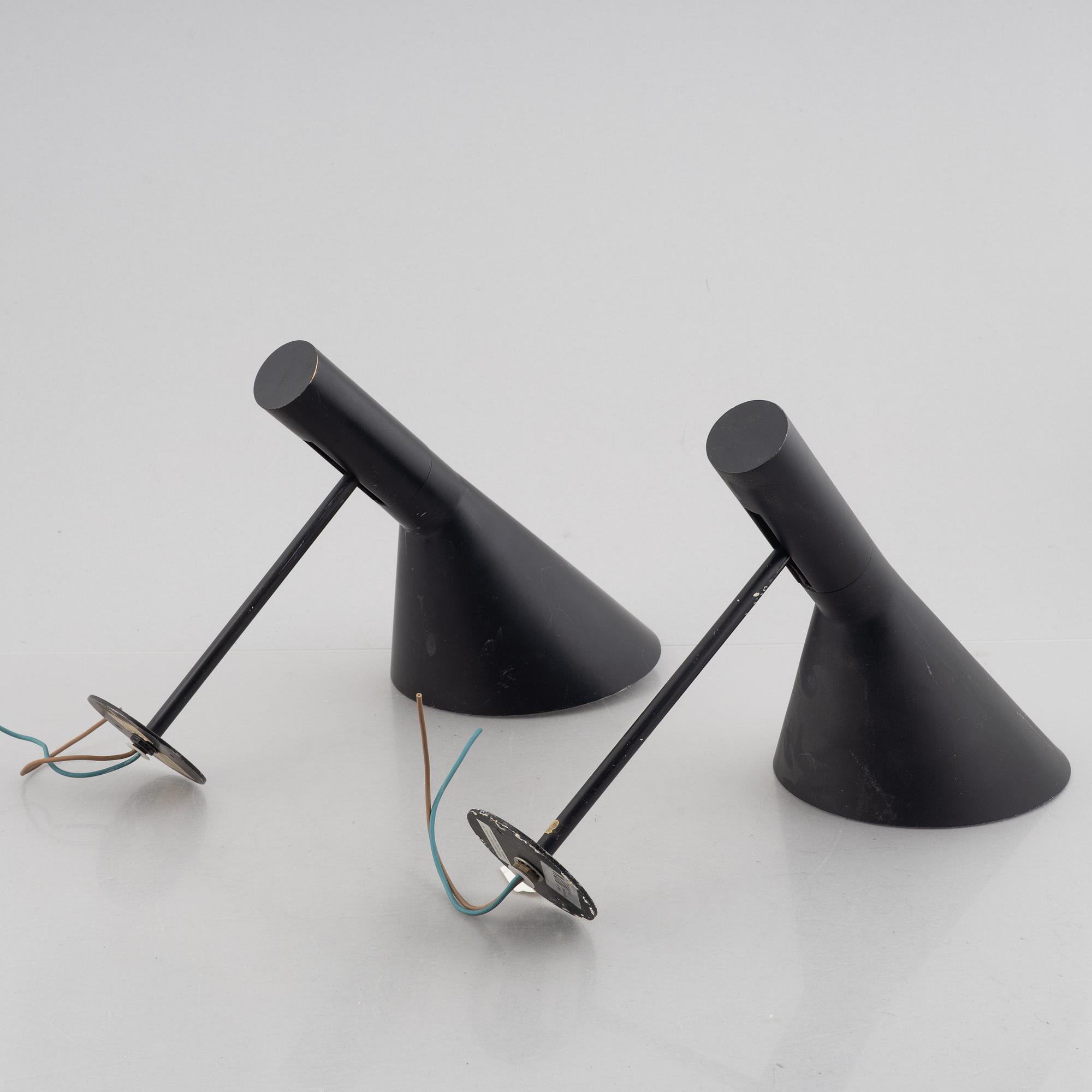 Arne Jacobsen, vägglampor, ett par, "AJ", Louis Poulsen, Danmark.