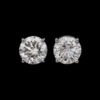 891. A pair of diamond, 1.00 ct and 1.00 ct G/VS2, earrings.