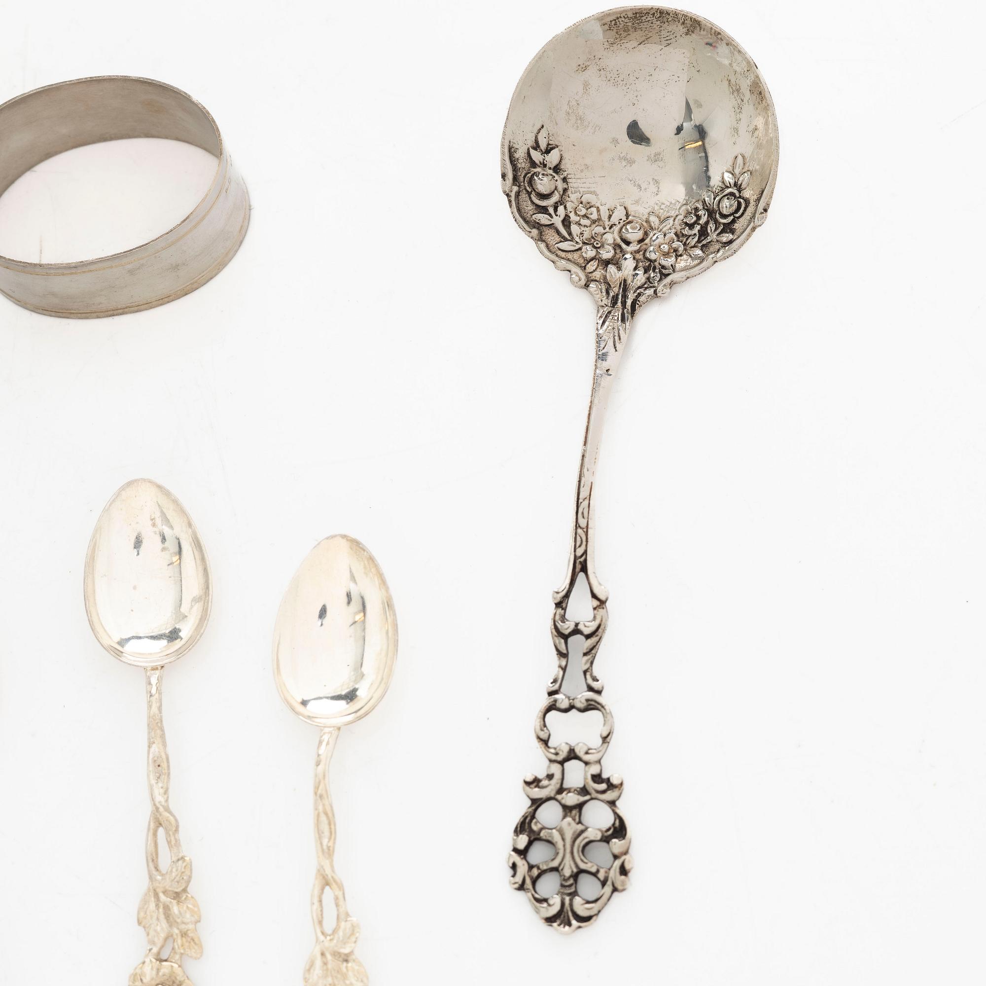 A pair of beakers, two napkin rings, and 17 pieces of cutlery, silver.