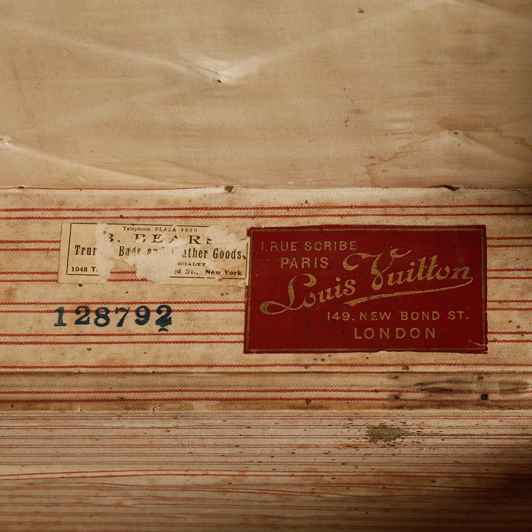 LOUIS VUITTON, a Monogram canvas trunk, late 19th/early 20th century.