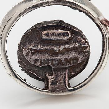 Jorma Laine, Örhängen "Mörökölli", silver. Turun Hopea, Åbo.