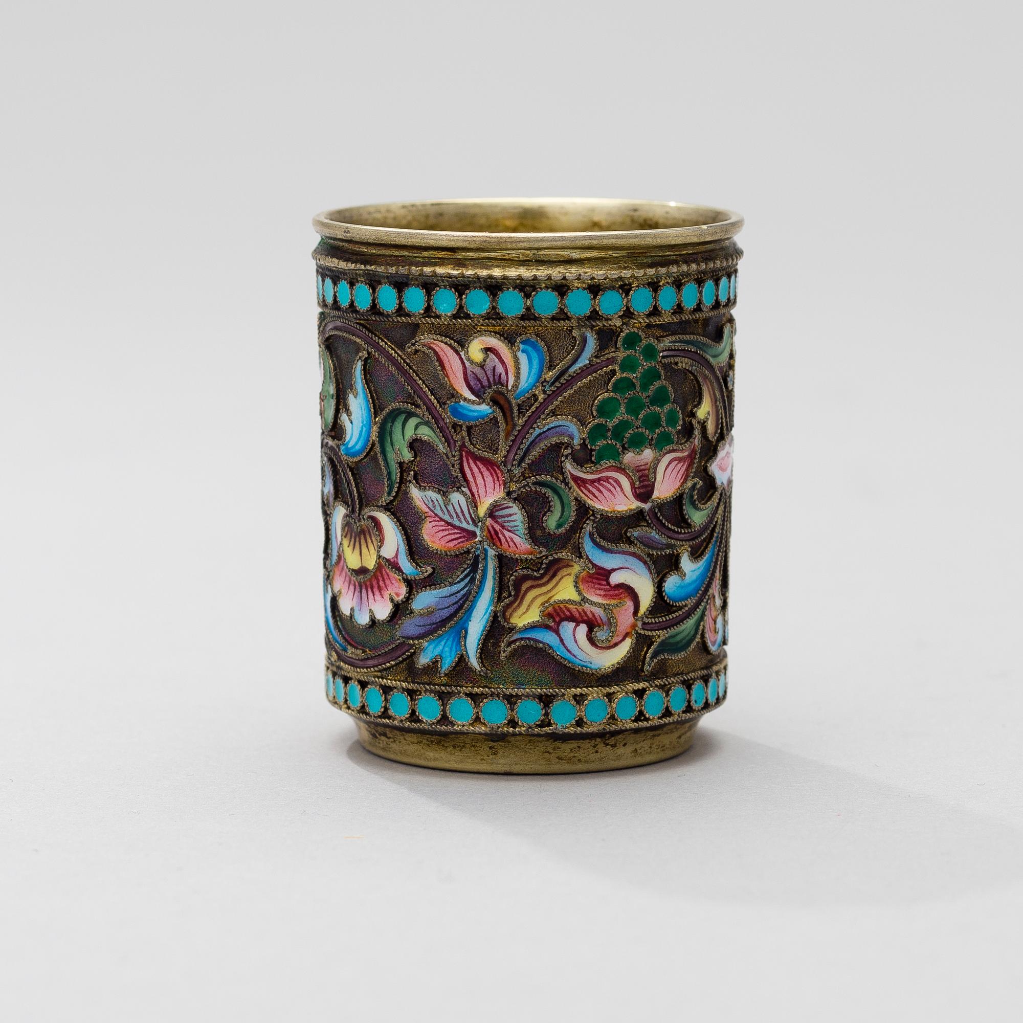 RYYPPYKUPPI, hopeaa ja emalia, Moskova 1899-1908, Maria Sokolova.