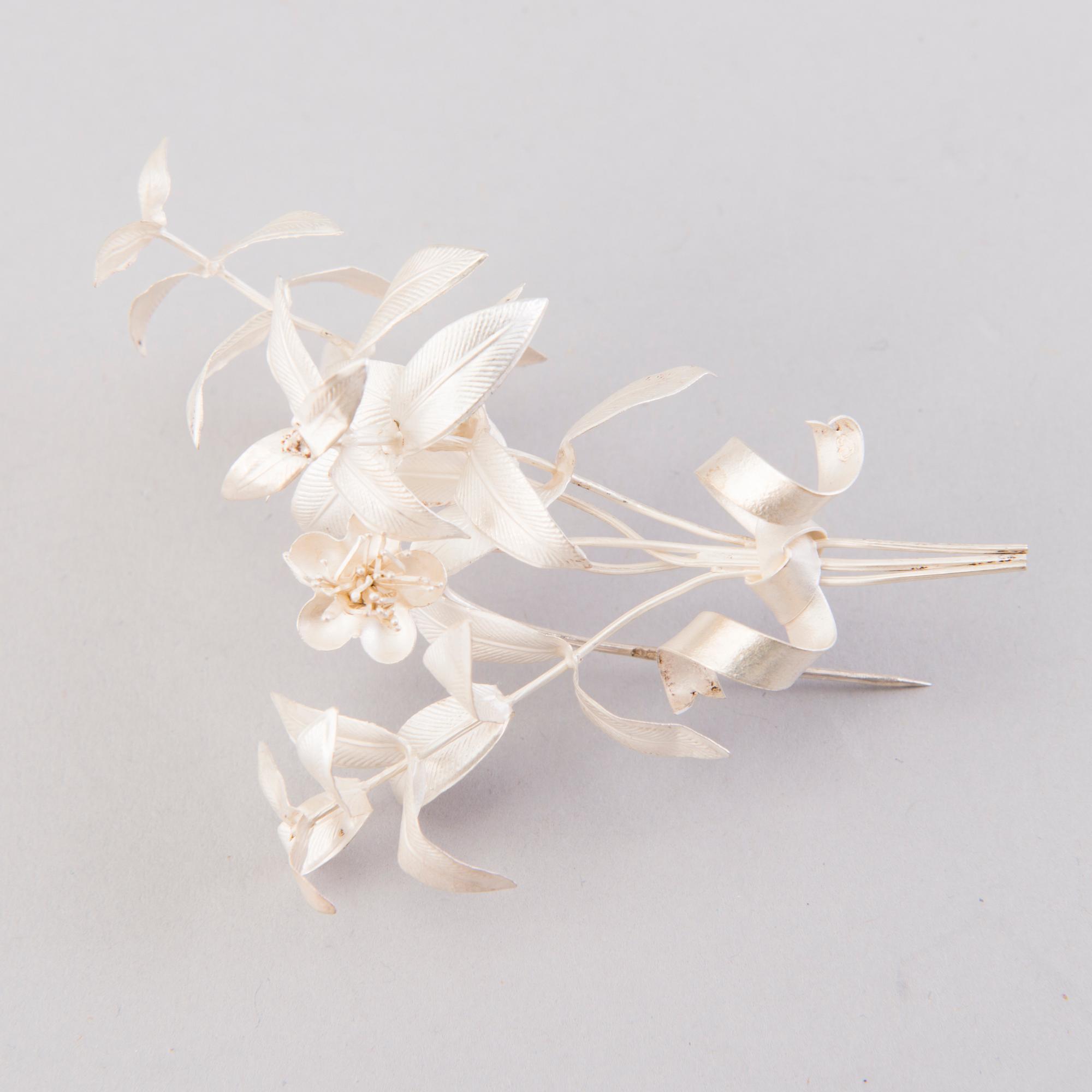 TIARA ja RINTANEULA, hopeaa. C.G. Hallbergs, Ruotsi.