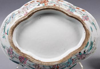 SKÅLFAT, KRUKA samt VATTENBEHÅLLARE FÖR MÅLNING, porslin, emalj, Kina.