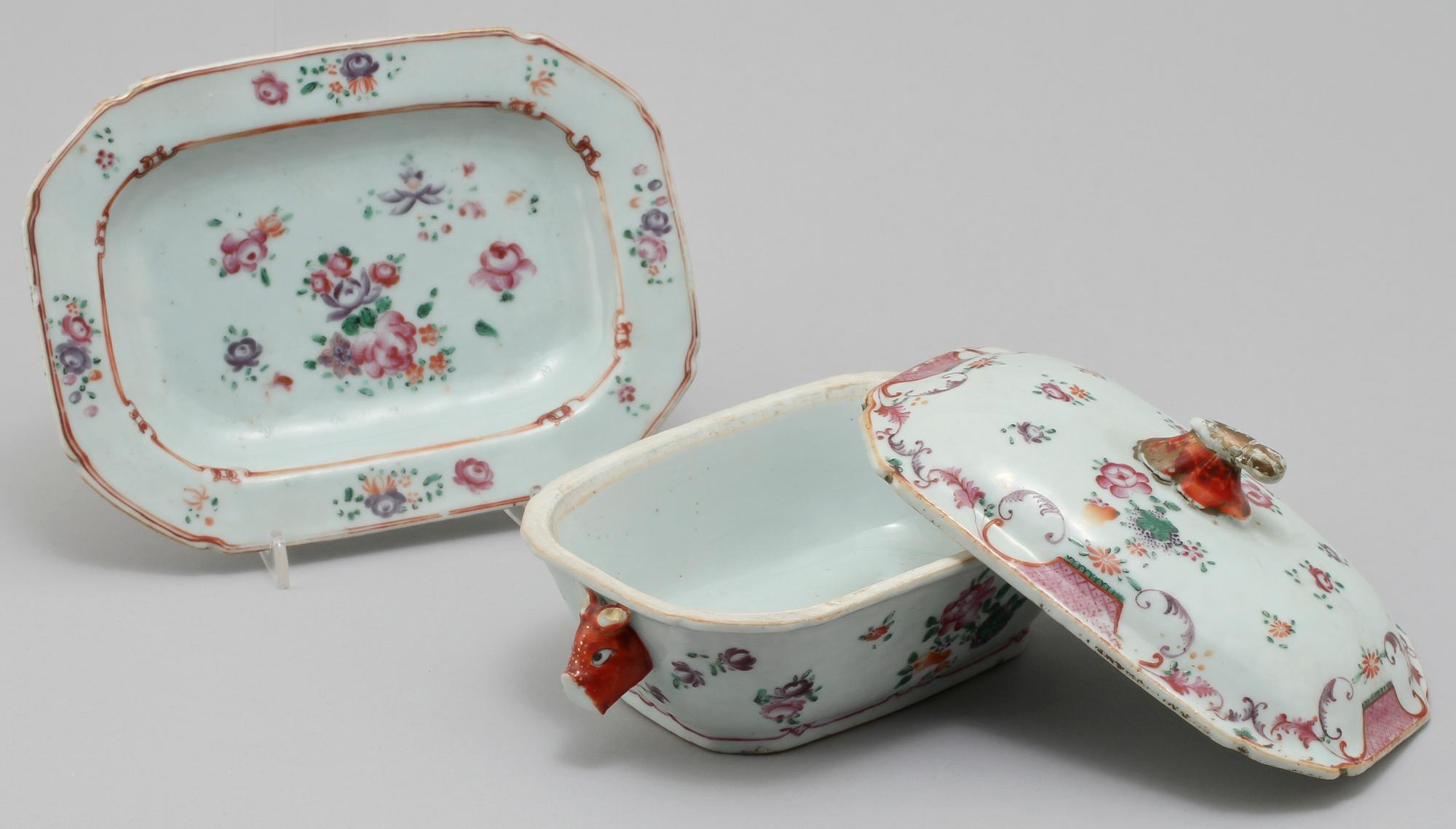 SMÖRTERRIN MED FAT, porslin, Kina, 1700-tal.
