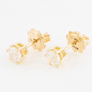 Örhängen 18K guld med briljantslipade diamanter.