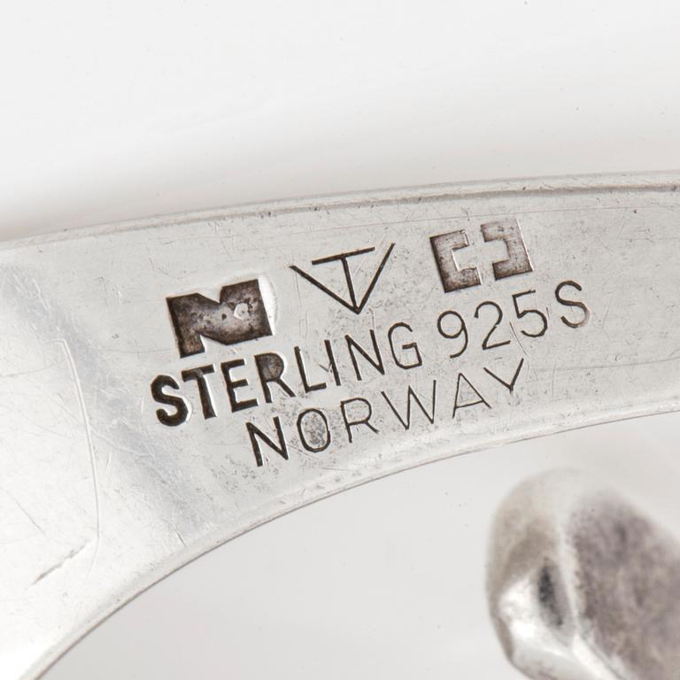 TONE VIGELAND, ett par 'Slynge – Sling' örhängen, sterlingsilver.