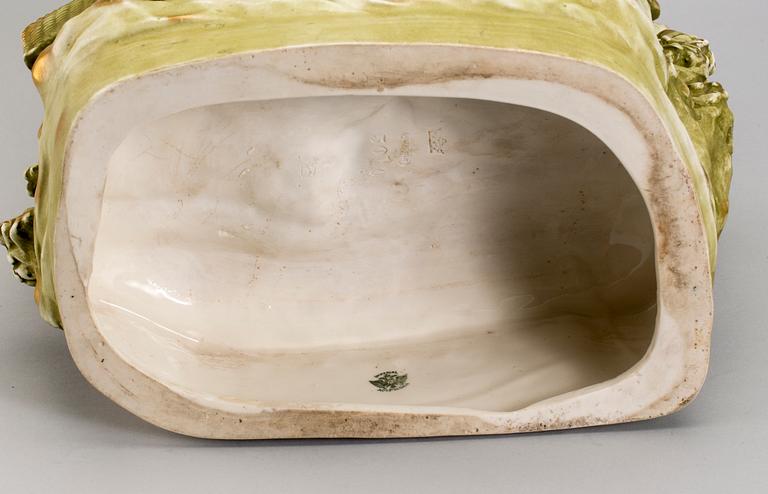 VAS, porslin, märkt Imperial Amphora. 1900-tal.