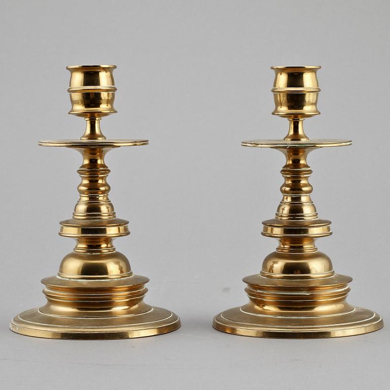 LJUSSTAKAR, ett par, mässing, Gusums bruk, nr 85, 1900-tal.