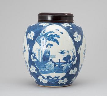 BOJAN, porslin. Sen Qing dynastin, Kangxi-stil med Kangxis fyra karaktärers märke.