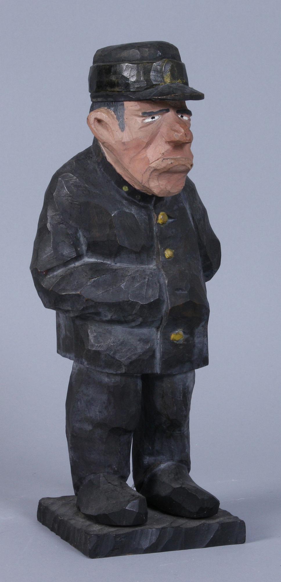 FIGUR, trä, otydl sign o dat "1937".