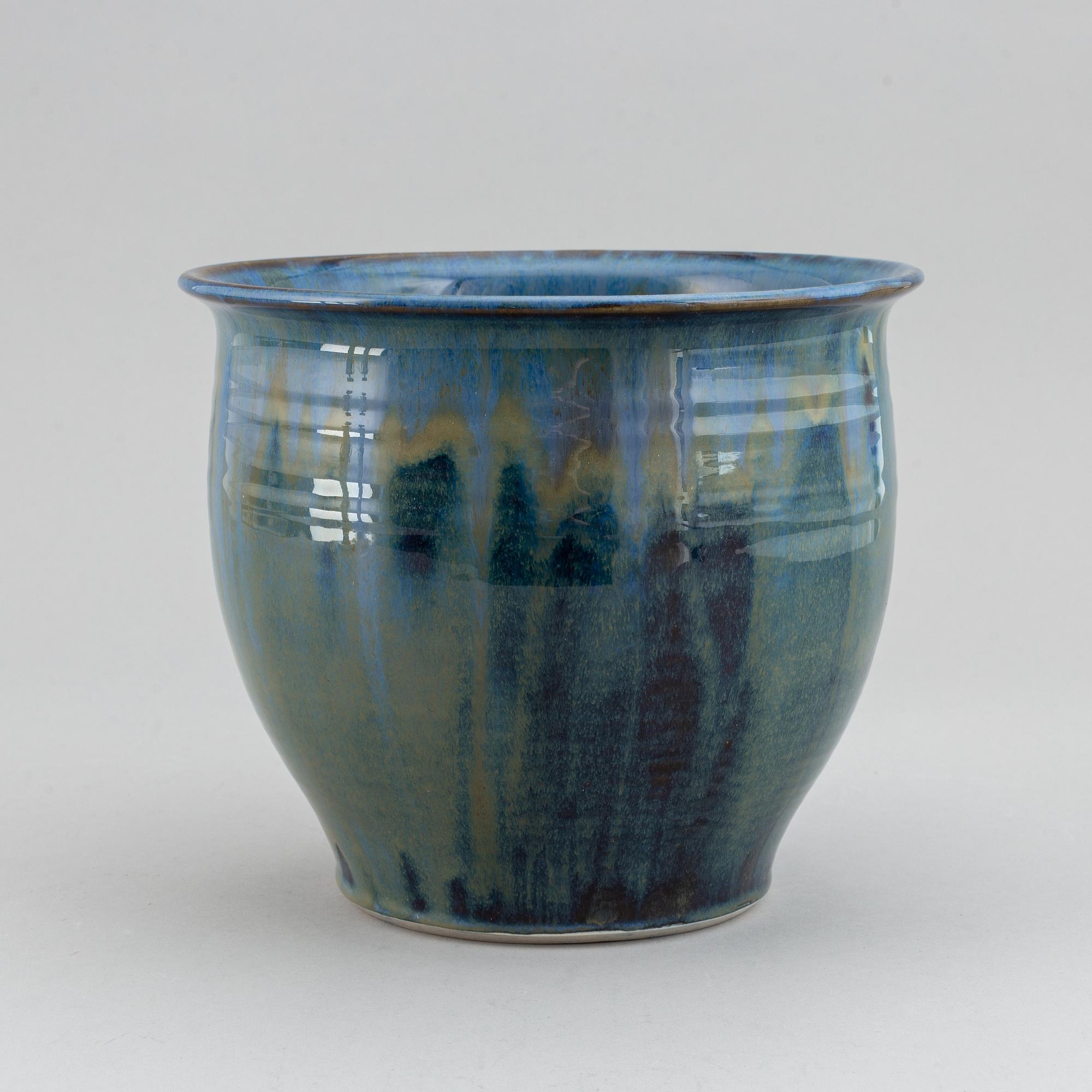 Mårten Medbo, a stoneware flower pot, Sweden.