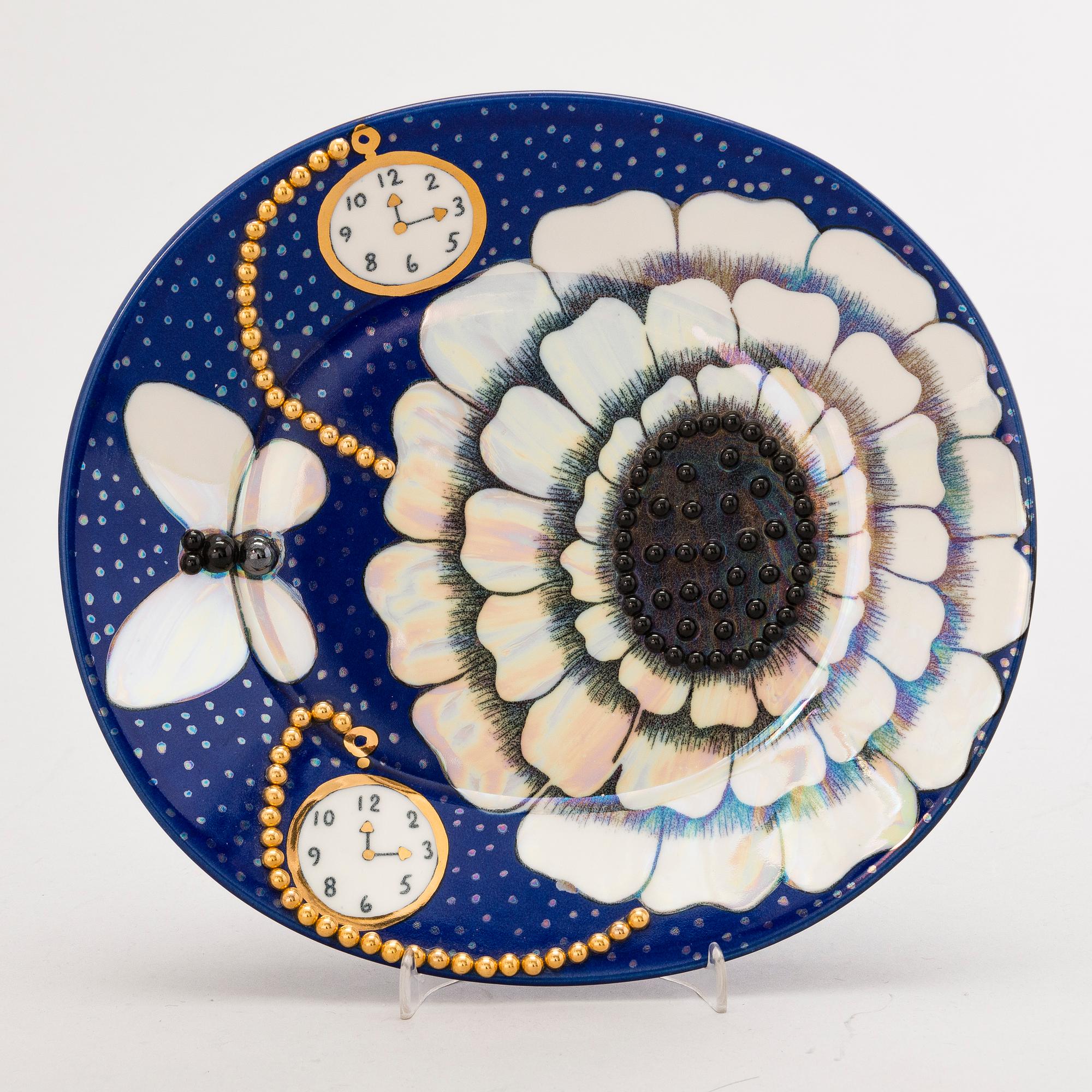 BIRGER KAIPIAINEN, a ceramic decorative dish signed Birger Kaipiainen, Arabia, Finland.