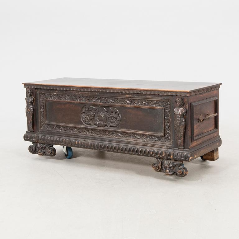 Cassone / chest, Italy, partly 17th century.