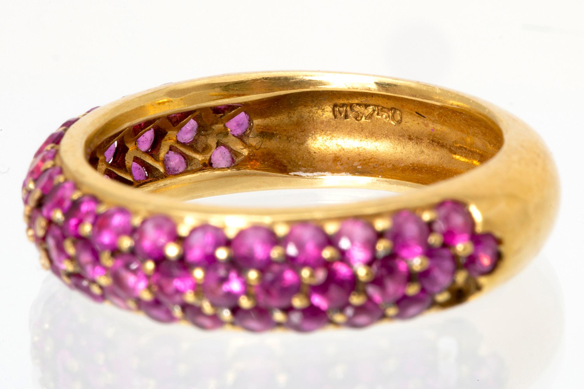 Ring 18K gold with rubies.