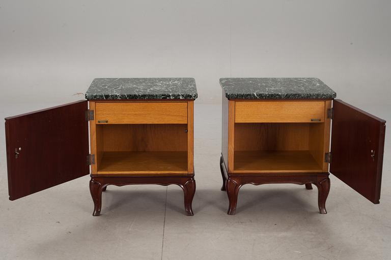 SÄNGBORD, ett par. Rokokostil, P.Winckler & Co, Malmö 1900-tal.