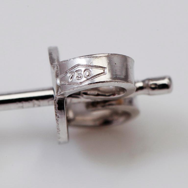 ÖRHÄNGEN, 1 par, solitära briljantslipade diamanter totalt ca 0,74 ct.