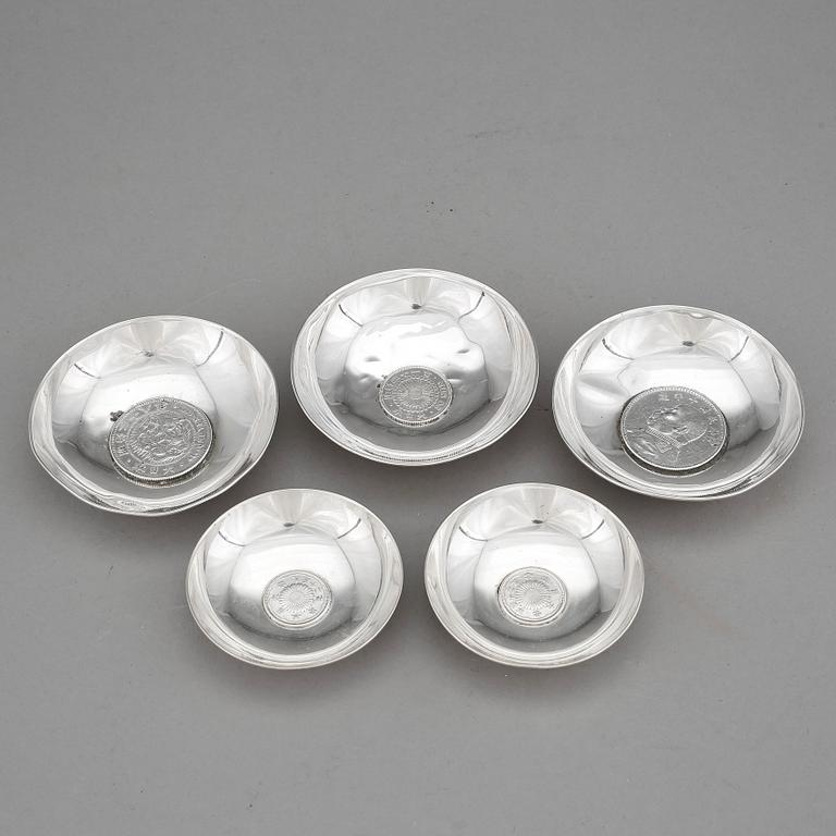 SKÅLAR/FAT, 5 st, silver, Japan. Vikt 228 g.