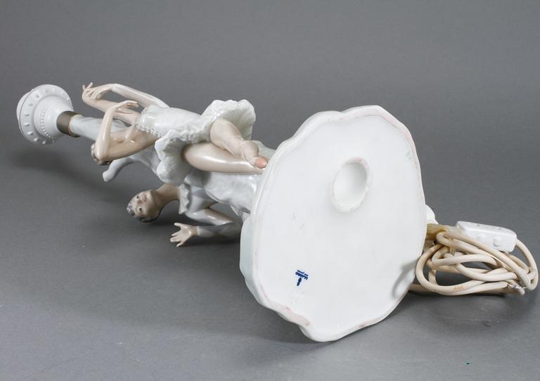 BORDSLAMPA, porslin, Lladro, 1900-talets andra hälft.