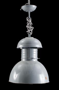 TAKLAMPA, industristil, 2000-tal. H ca 70 inkl hänganordning.