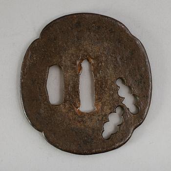 TSUBA, järn, Japan, 1400-/1500-talet.