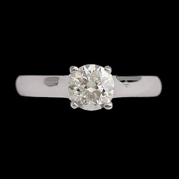 RING, 18 k vitguld, solitär briljantslipad diamant 1.01 ct.