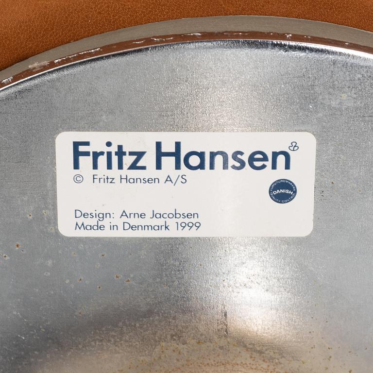 Arne Jacobsen, skrivbordsstol, "Sjuan", Fritz Hansen, Danmark. daterad 1999.