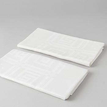 Duk, tedukar 2 st., och servetter, 23 st., linnedamast.