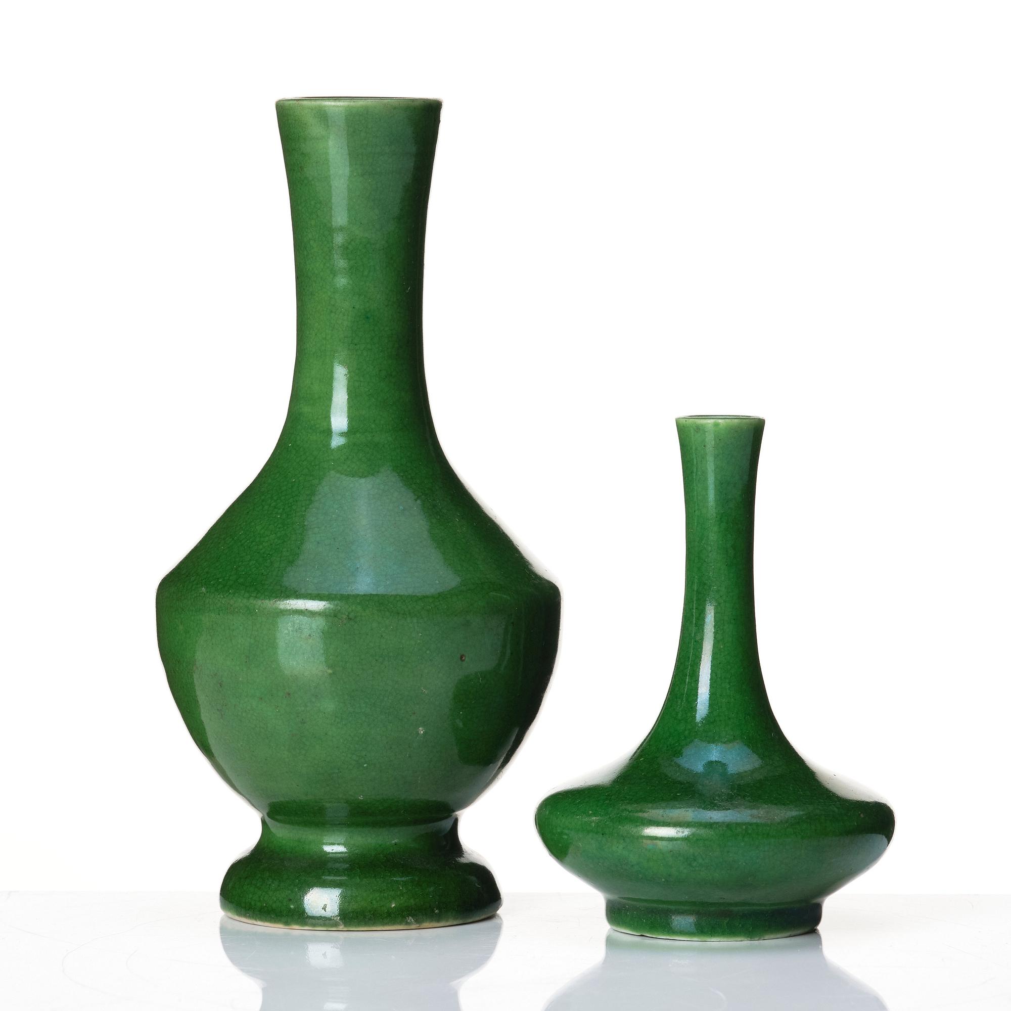 Two green glazed vases, Qing dynasty, 19th century.