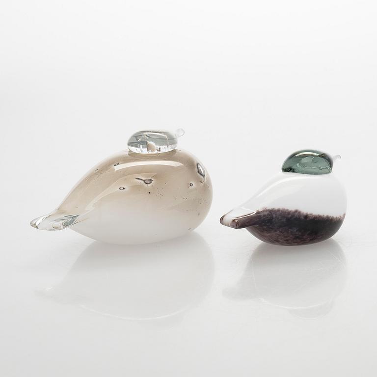 Oiva Toikka, lasilintuja, 2 kpl, "Untuviklo" ja "Pikku Uivelo", signeerattu O. Toikka Nuutajärvi/Iittala.