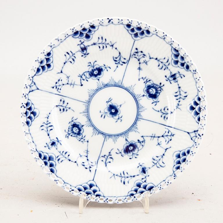 Tableware Muselmalet 27 pcs Royal Copenhagen  porcelain 20th century.