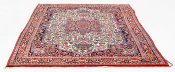 A semi-antique Bidjar carpet, ca 270 x 163 cm.