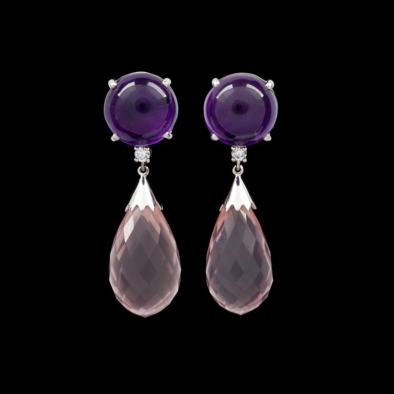 A pair of briolette cut rose quartz 32.07 cts, diamonds tot. 0.15 cts and cabochon cut amethyst 12.85 cts earrings.