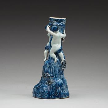 A blue and white base to a lemonbasket, Qing dynasty, Qianlong (1736-95).