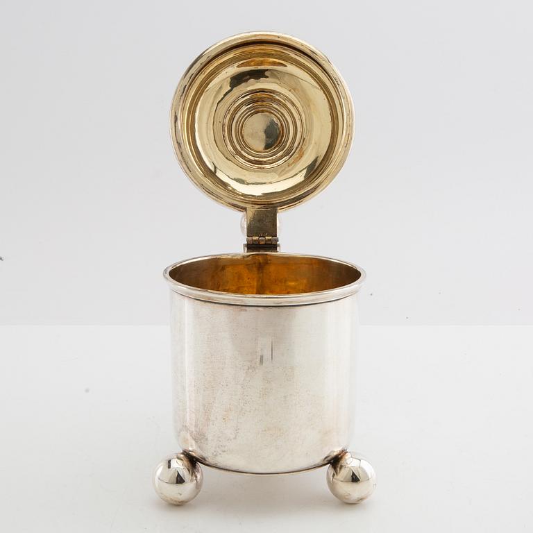 Dryckeskanna Barock-stil silver K Andersson Stockholm 1904.