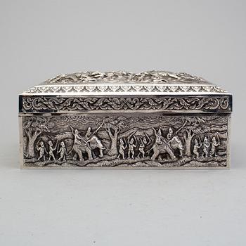 a sterling silver cigarr box from Bangkonk. The box was given too the shipbroker Einar Bruusgaard in 1926.