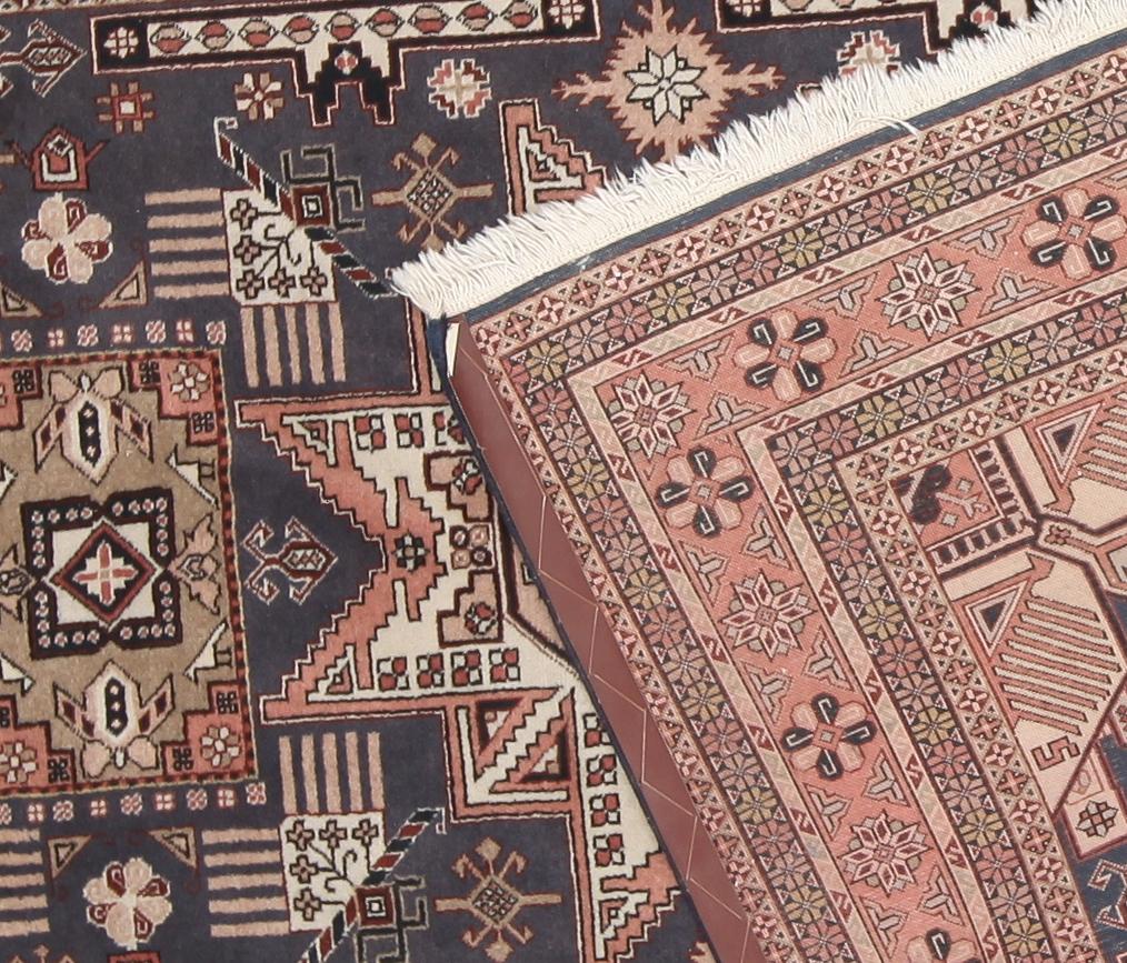 MATTA, orient. Ca 250 x 170 cm.