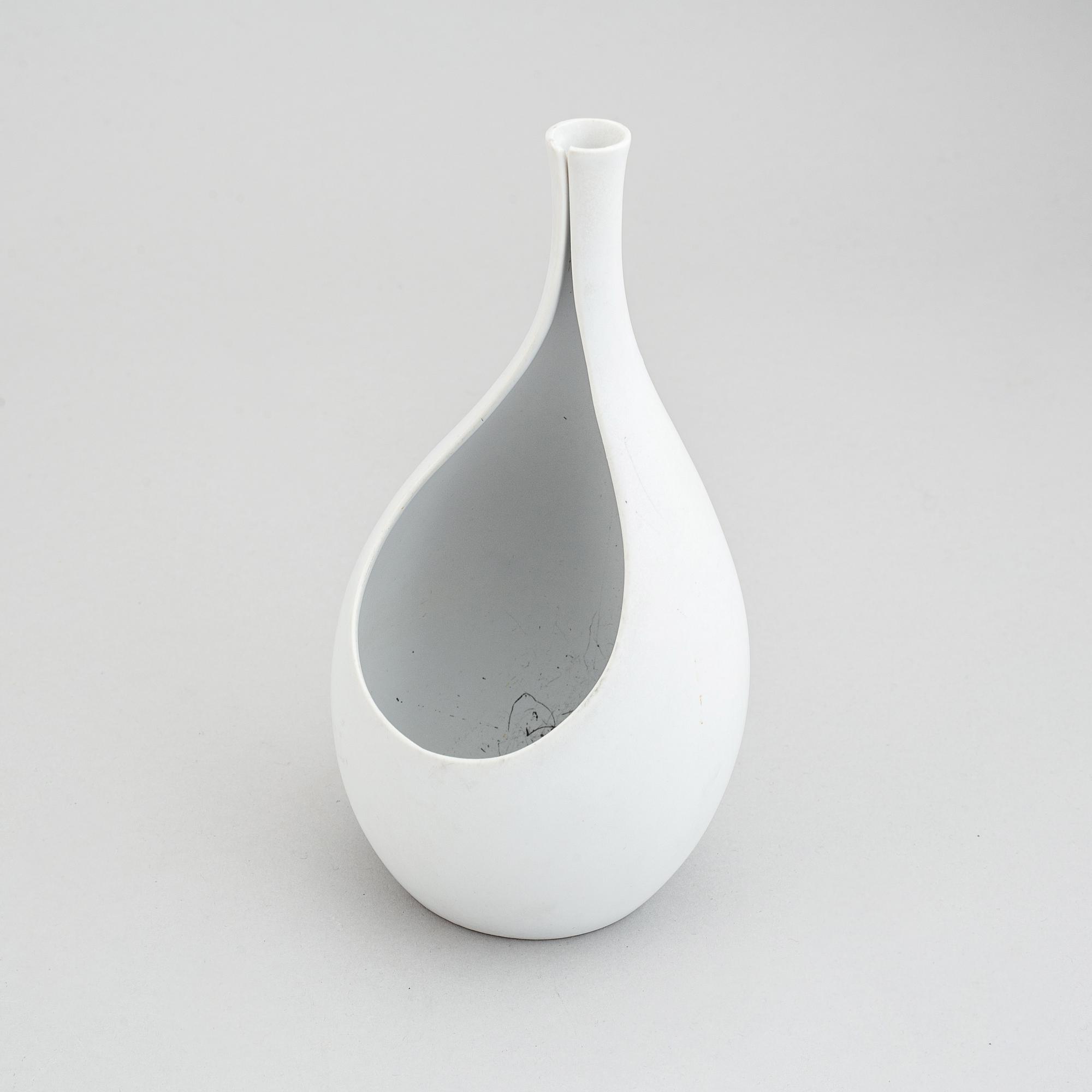 Stig Lindberg, 'Veckla' and 'Pungo' stoneware. Gustavsberg (3 pieces).