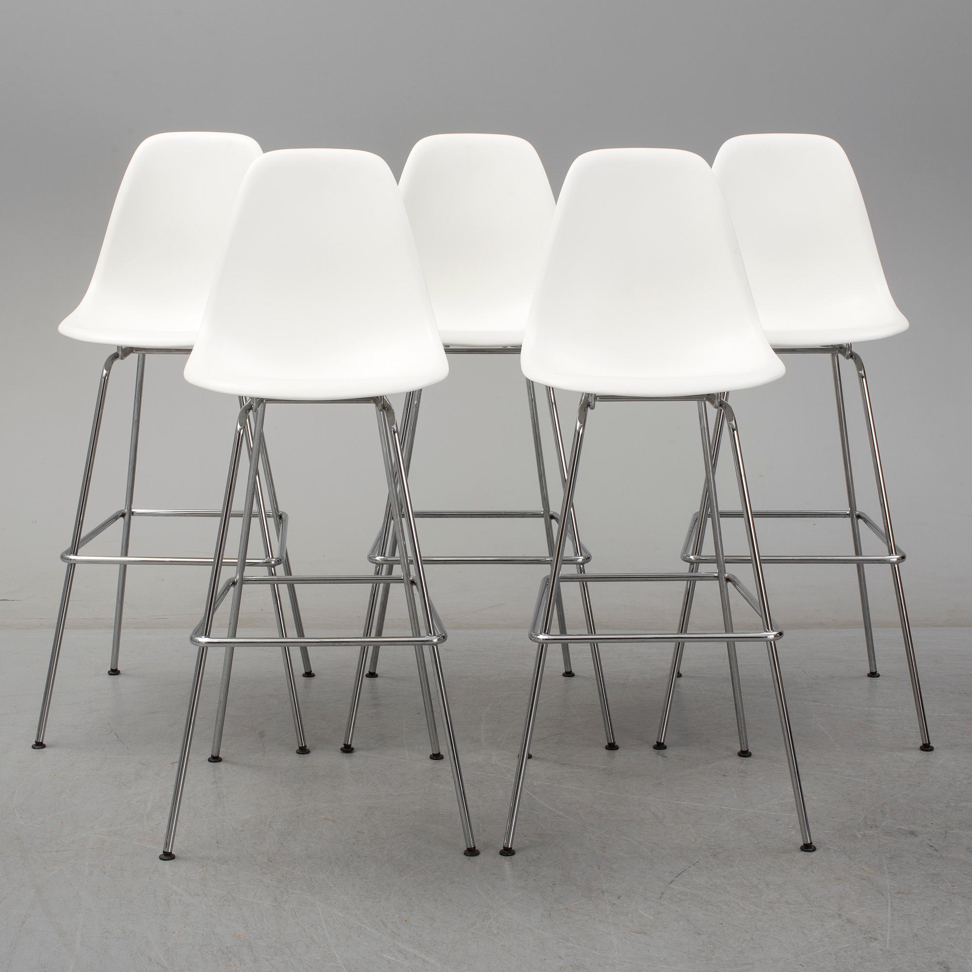 CHARLES & RAY EAMES, barstolar 
 5 st, "plastic chair", Vitra.