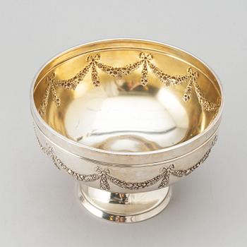 A silver bowl on foot from GAB, Stockholm, 1913.