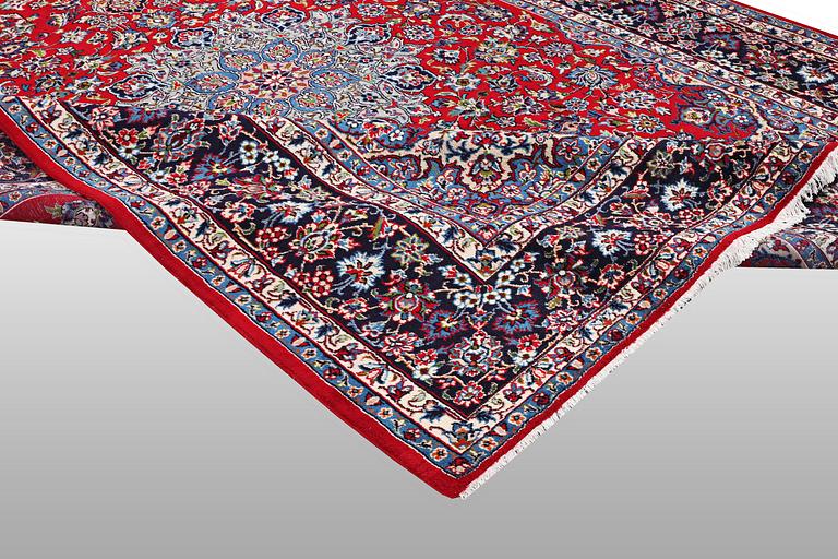 A carpet, Kashan, ca 406 x 301 cm.