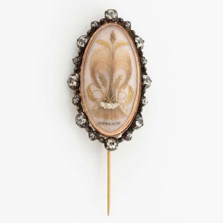 Brooch 14K gold and silver with old-cut diamonds and pearls.